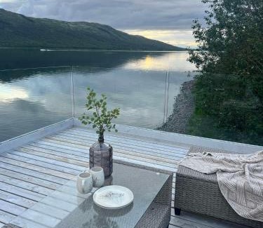 Skorradalshreppur Villa | Riverside Cottage