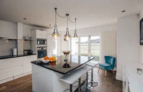 Marlow House | Riverside cottage - pet friendly, hot tub
