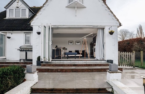Marlow House | Riverside cottage - pet friendly, hot tub