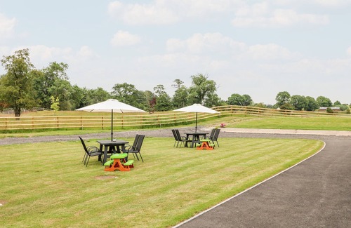 Scropton Cottage | RIVERSIDE COTTAGE, pet friendly, with hot tub in Hatton, Derbyshire