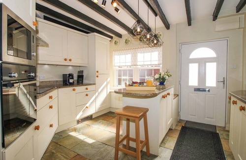 Shrewsbury Cottage | RIVERSIDE COTTAGE, with a garden in Shrewsbury