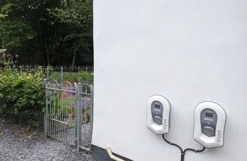 Bont Newydd House | Riverside cottage walking distance into Caernarfon