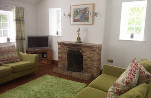 Penpont Cottage | Riverside cottage with Sauna and open fire