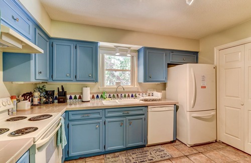 Damon House | Riverside country retreat with easy access to all that Houston has to offer