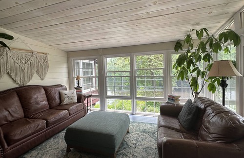 Havelock-Belmont-Methuen Cottage | Riverside Cozy Cabin in the Woods w/ hot tub