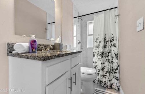 Riverside House | Riverside Craftsman with 3 beds and 3 baths, Pet friendly, Great neighborhood
