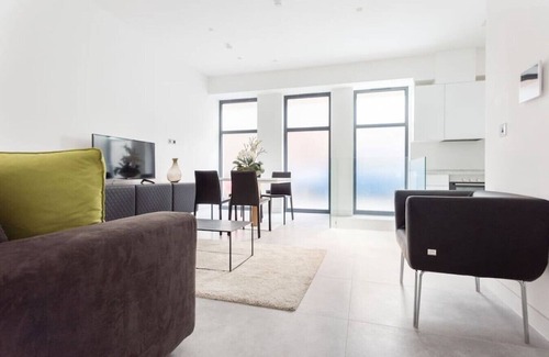 London City Centre Apartment | Riverside Elegance 3 Bedroom near Trafalgar Sq