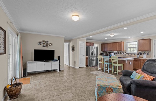 Morehead City House | Riverside escape with kayaks, covered deck, updated interior, W/D, & central AC