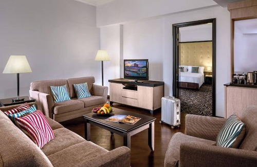 Singapore River Hotel | Riverside Exec Suite King +Breakfast Hotel with Gorgeous Skyline View Singapore