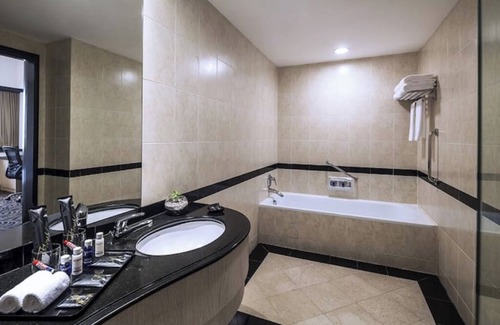 Singapore River Hotel | Riverside Exec Suite King +Breakfast Hotel with Gorgeous Skyline View Singapore