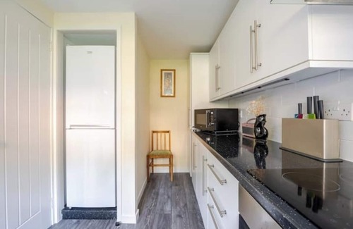 Perth Apartment | Riverside Garden Apartment with lovely River Tay views and parking nn