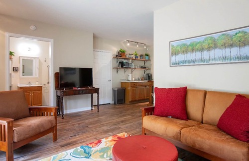 Inglewood Apartment | Riverside Garden Cottage