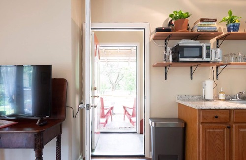 Inglewood Apartment | Riverside Garden Cottage