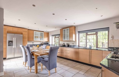 Wraysbury House | Riverside Bliss: 4-Bed Detached Home