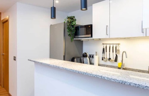 Ransol Apartment | Riverside Gem: Refurbished by Ski Lift & Parking
