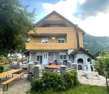 Vusanje House | Riverside Guesthouse & Sauna