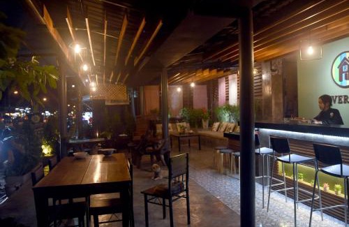 Khuekkhak House | Riverside Guesthouse