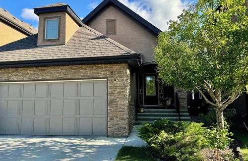 Quarry Park House | Riverside Haven in Quarry Park. Classy bungalow close to fun & nature.
