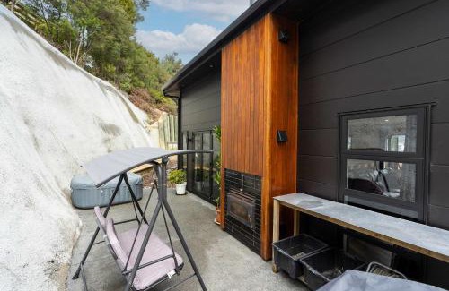 Whangarei House | Riverside Heights Two Story Townhouse with a View