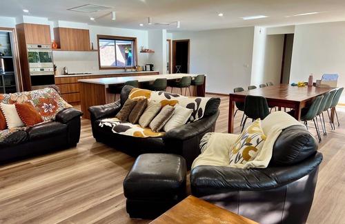Trentham Cliffs House | Riverside Holiday Home