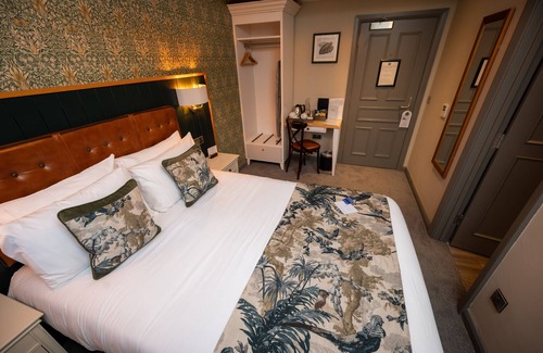 Burton on Trent Hotel | Riverside Hotel Branston by Greene King Inns