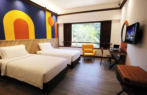 Singapore River Hotel | Riverside Hotel Deluxe Tropical Room Hotel with Gorgeous Skyline View Singapore