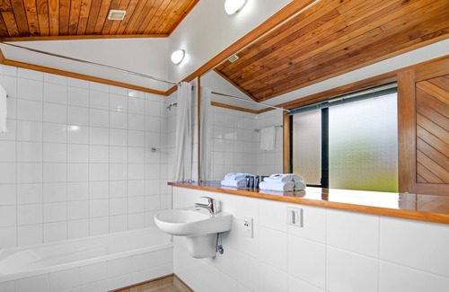 Blenheim Hotel | Riverside Hotel Marlborough