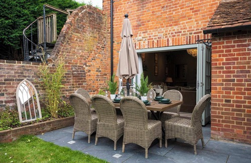 Marlow House | Riverside House - A Truly Unique Stay For 8 Guests