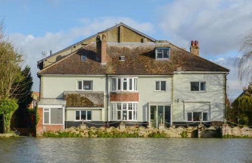 Beccles House | Riverside House