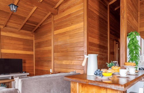 Caiacanga House | Riverside House - With Pool