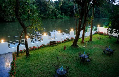 Kalamassery House | Riverside Inn Homestay