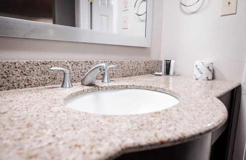 Danville Hotel | Riverside Inn & Suites Danville Ceaser Casino