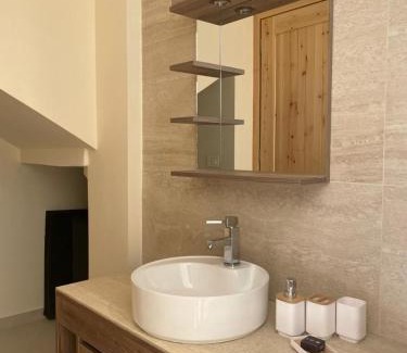 Beiteddine Ski Chalet | Riverside Jahliye, Chouf
