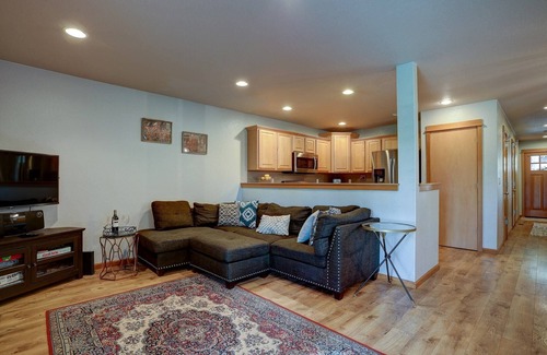 Three Rivers House | Riverside Location with AC, EV charger, Fireplace, Bikes, Community Pool/Courts/Trails