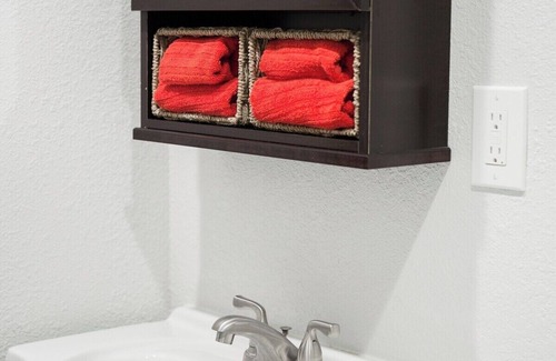 Guerneville House | Riverside Lodge House in Guerneville