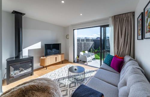 Albert Town House | Riverside Lodge - Luxury Two Bedroom Townhouse