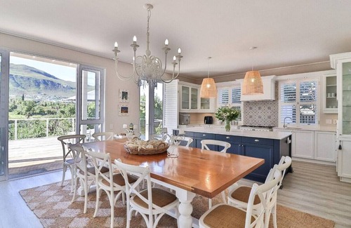 Onrus Villa | Riverside Manor | Banks of Onrus lagoon | Premier villa
