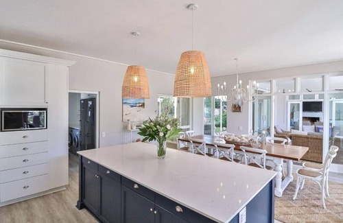 Onrus Villa | Riverside Manor | Banks of Onrus lagoon | Premier villa