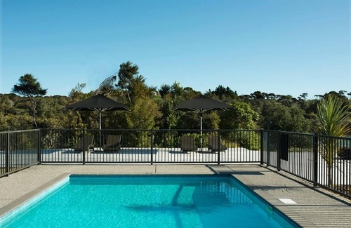 Matakana House | Riverside Matakana luxury apartment style bach