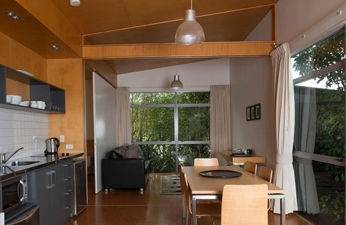 Matakana House | Riverside Matakana luxury apartment style baches