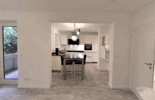 Leichlingen Cabin | Riverside: Messe/Business/FeWo