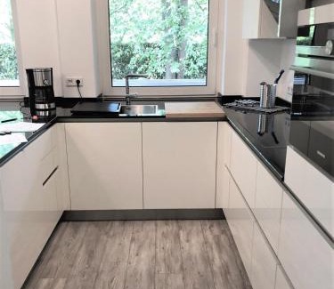 Leichlingen Cabin | Riverside: Messe/Business/FeWo