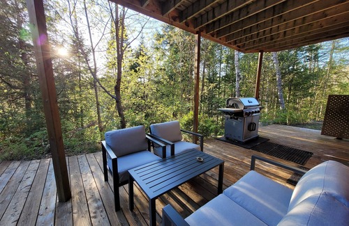Lac-Superieur Ski Chalet | Riverside Modern Rustic 3 bds Chalet in Tremblant