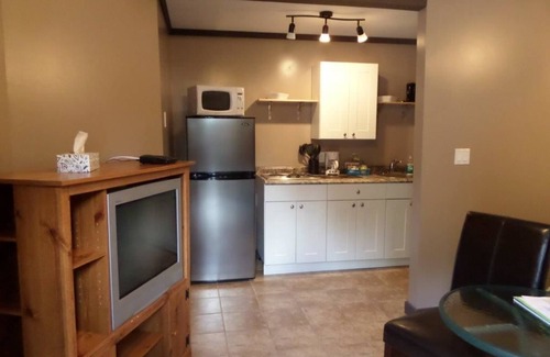 Port Alberni Hotel | Riverside Motel