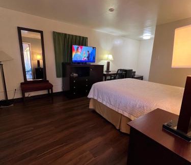 Columbia Way Hotel | Riverside Motel