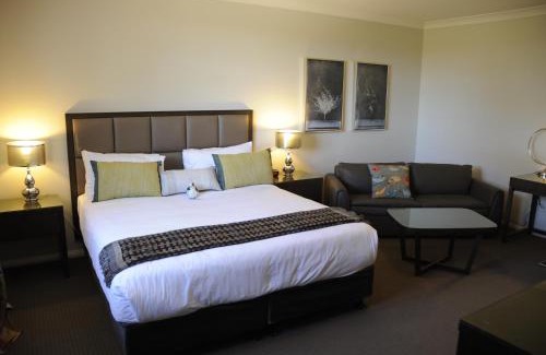 Cattai Resort | Riverside Oaks Golf Resort
