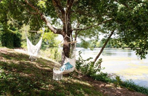 Badefols-sur-Dordogne Villa | Riverside Retreat