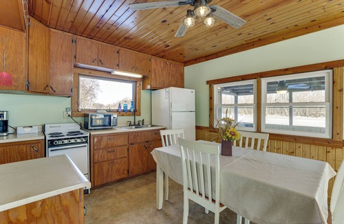 Watertown Cottage | Riverside Retreat Near Trails in Johnson Creek