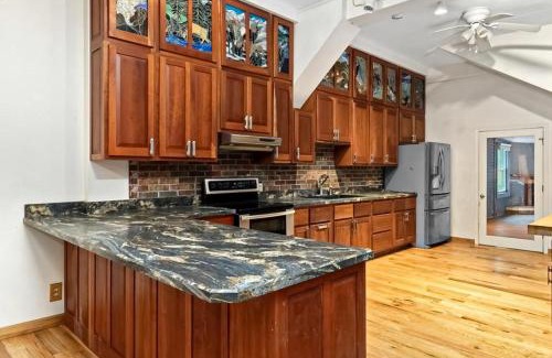 McDowell House | Riverside Retreat and Karaoke Oasis