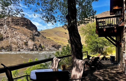 Riggins House | Riverside retreat at Rita Rapids Lodge